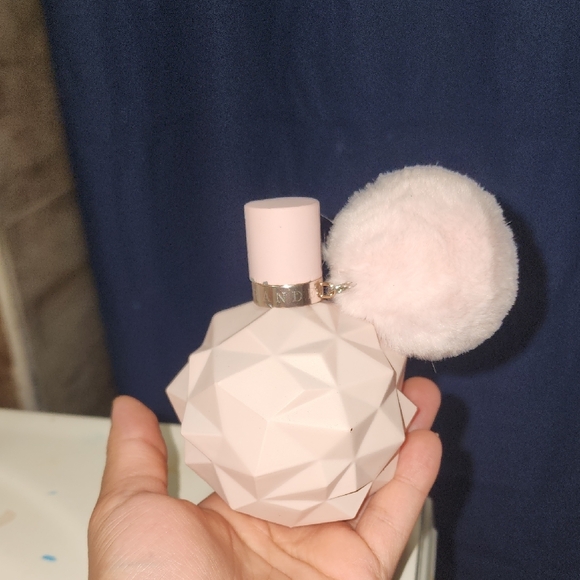 Ariana Grande Blush Pink Geometric Perfume - Picture 3 of 5
